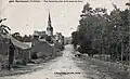 Monteneuf ː le bourg vu depuis la route de Guer au début du XXe&nbsp;siècle (carte postale).