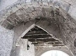 Porte d’enceinte du XIIe&nbsp;siècle (porte sud), décembre 2010.