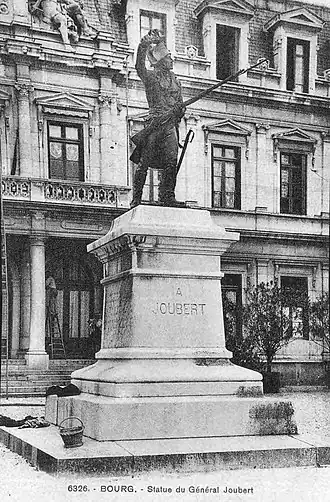 Monument du Gal Joubert dans cour de l'hôtel de préfecture à Bourg-en-Bresse (Ain).