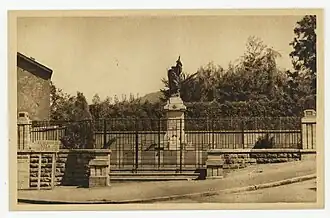 Le Monument aux morts vers 1918.