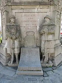 Les deux soldats montant la garde avec les traits de Charles Maurras (à gauche) et de Maxime Real del Sarte (à droite).