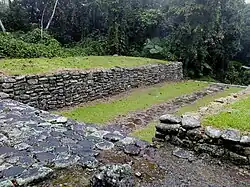 Début de chaussée.