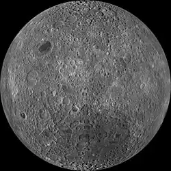 Vue détaillée de la face cachée de la Lune.