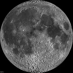 Photo de la face visible de la Lune totalement éclairée.