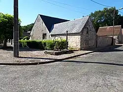 l'ancienne pompe à eau.