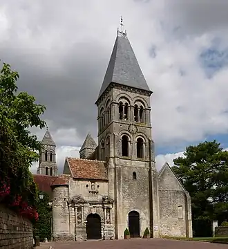 L'abbatiale Notre-Dame, façade occidentale.