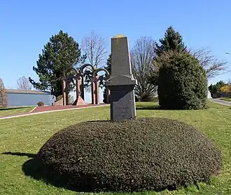 Le monument hommage à Bonstant Ponchard, bienfaiteur de la commune.