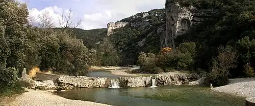 Barrage du moulin de Noé sur l'Ibie, Lagorce.
