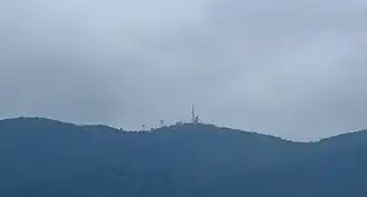 Vue des antennes de radio-communication au sommet.