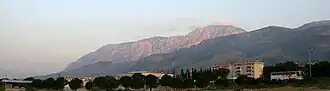 Vue du mont Sipylos depuis la plaine de Manisa au nord.