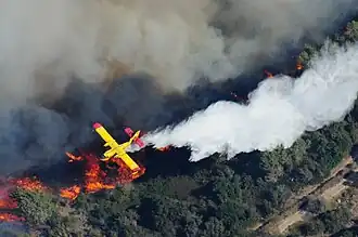 Canadair grec lors de l'incendie du Carmel de 2010 en Israel.