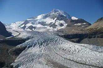 Vue du glacier Robson et du mont Robson.