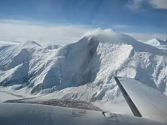 Vue aérienne du sommet.