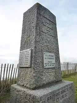 Le monument en mémoire des 17 fusillés du 15 mai 1944 2.