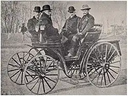 Photo d'une automobile Mueller-Benz, en 1895.
