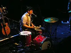 Description de l'image Mumford drums.jpg.