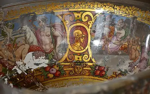 Cristal soufflé, émaillé et doré à froid. Venise, seconde moitié du XVIe&nbsp;siècle.