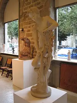 L'Amour taillant son arc dans un laurier (1877), musée des Beaux-Arts de Lons-le-Saunier.