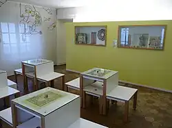 Les visiteurs peuvent jouer à certains des jeux exposés.