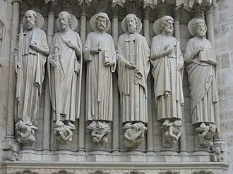 Statues du piédroit de droite, du XIXe siècle : Paul, Jacques le Majeur, Thomas, Philippe, Jude et Matthieu.