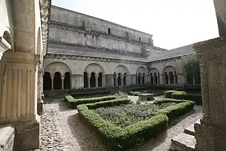 Le jardin du cloître.