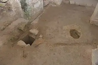 Dispositif du passage de l'eau de la source.