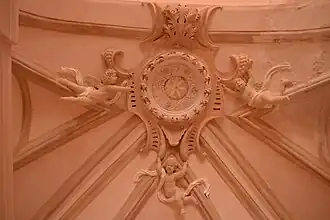 Décor de la voute couvrant le chœur.