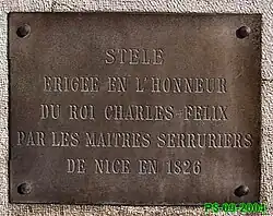 Plaque explicative apposée sur le monument des Serruriers.