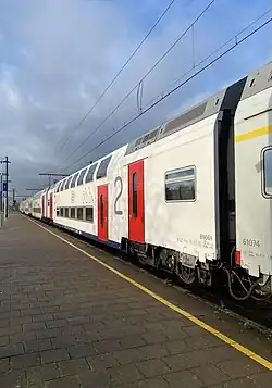 Voiture M6 multifonctions.