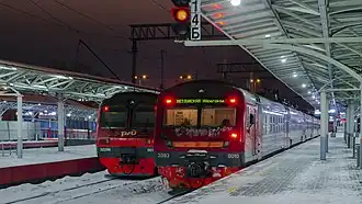 ED9M é ED9Z Trains électrique à grande vitesse « Nijni Novgorod-Vetloujskaïa » sur la 3e plate-forme.