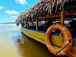 Bateau de transport sur le Nanay.