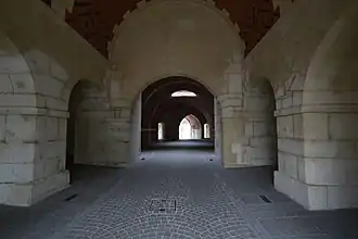 Intérieur du passage voûté dans la direction de la Grande-Rue.