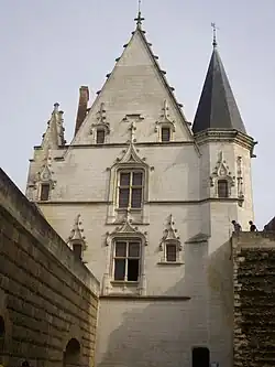 Façade sur cour de la tour.