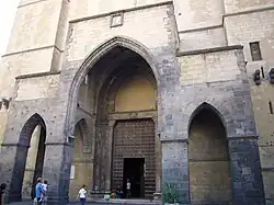 Portail gothique de l'église.