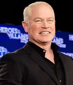 Neal McDonough interprète Lynn « Buck » Compton