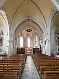 Nef de l'église. Un croisillon est dédié à Saint-Joseph, l'autre à la Vierge Marie.