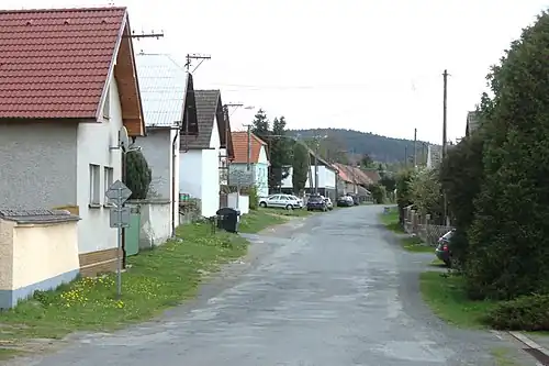 Une rue de Nekvasovy.