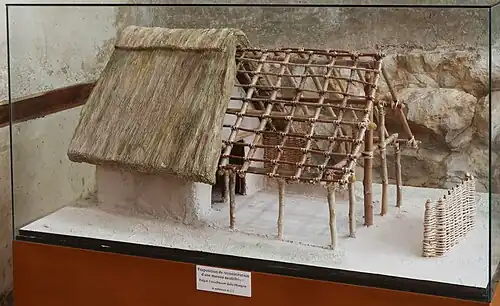 Néolithique: Proposition de reconstitution d'une maison du Ve&nbsp;millénaire.