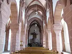 L'intérieur de l'église Saint-Adelphe.