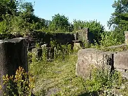 Vestiges de l'ambon et de l'autel Saint Jean-Baptiste.
