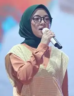 Description de l'image Nissa Sabyan.jpg.