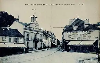 La mairie, la Grande rue et le café « Á l'arrivée du tramway ».