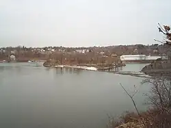 Bock Island dans la brache nord de la Mohawk vu depuis Peebles Island.