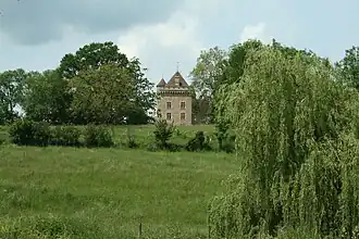 Le château près de la place du village.