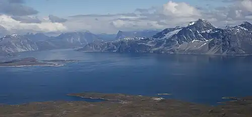 Vue aérienne du fjord de Nuuk.