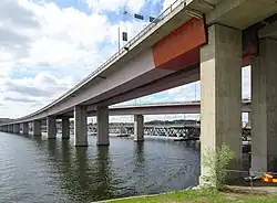 La fixation du pont du côté de Lidingö.