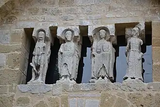 Groupe sculpté sur le portail de l’Octogone