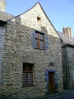 Maison à pignon du XVe siècle.