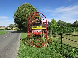 Omissy, village fleuri.