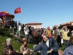 12h57 : à 9 minutes de la totale, la lumière a déjà bien baissé. Les doudounes sont enfilées!